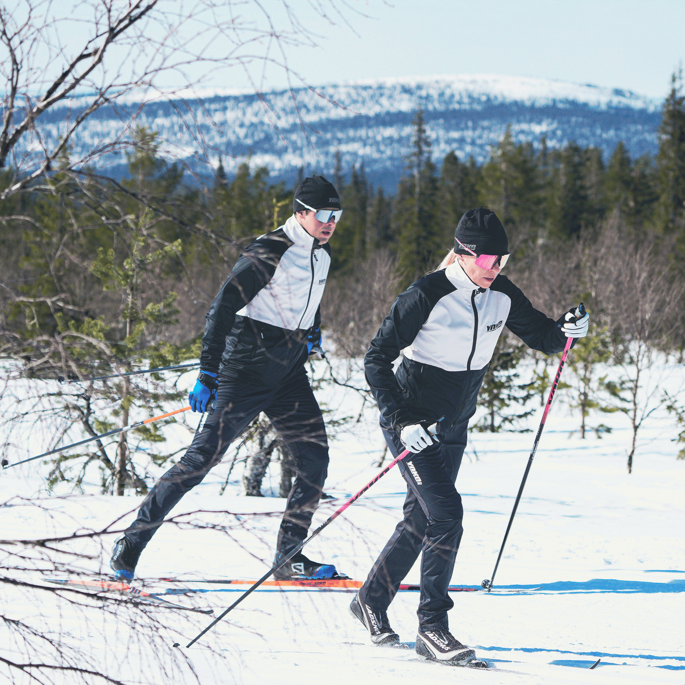 YOKO TRE, MIESTEN HIIHTOTAKKI, MUSTA-VALKOINEN